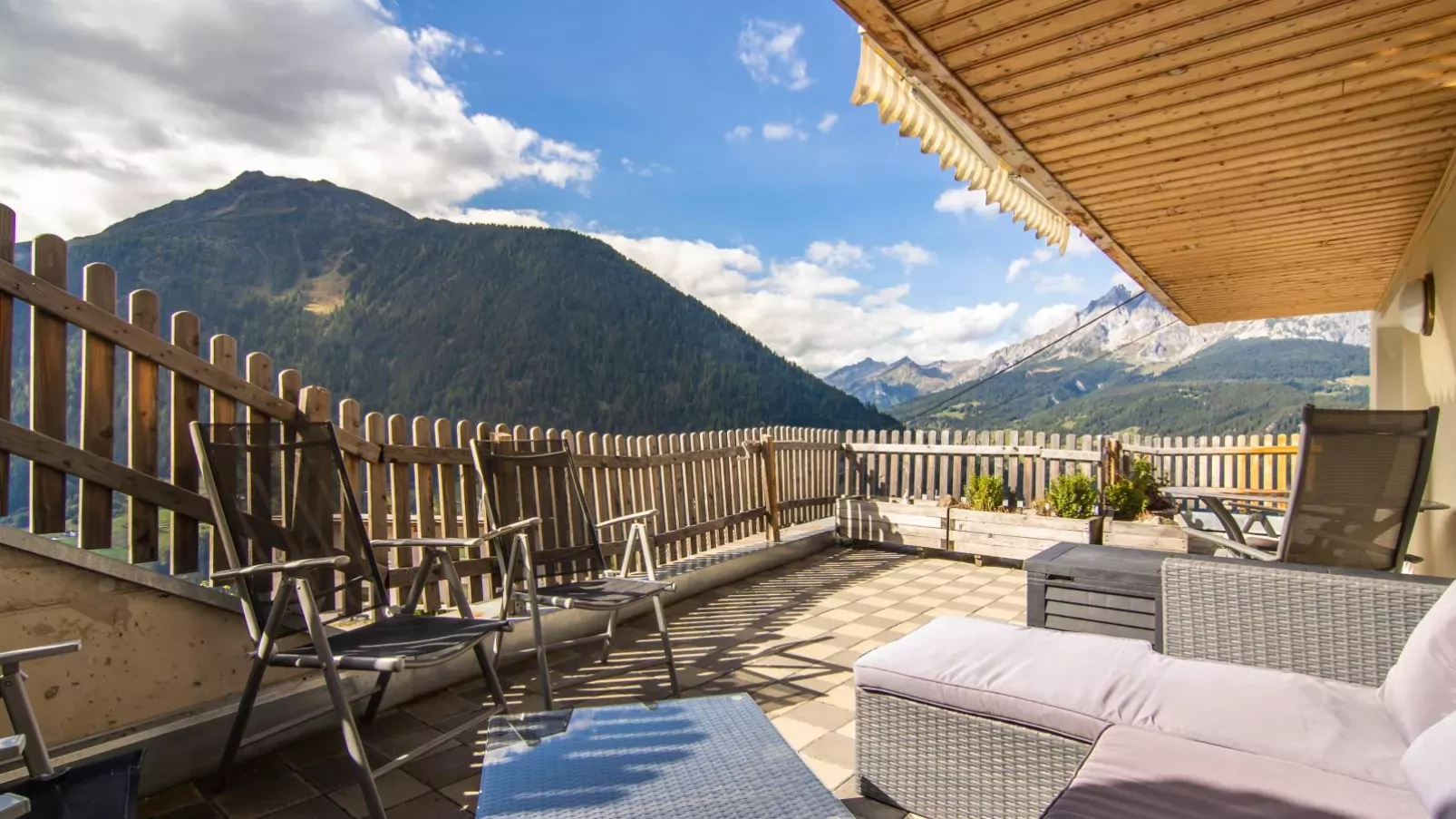 Haus Hauser-Terrace balcony