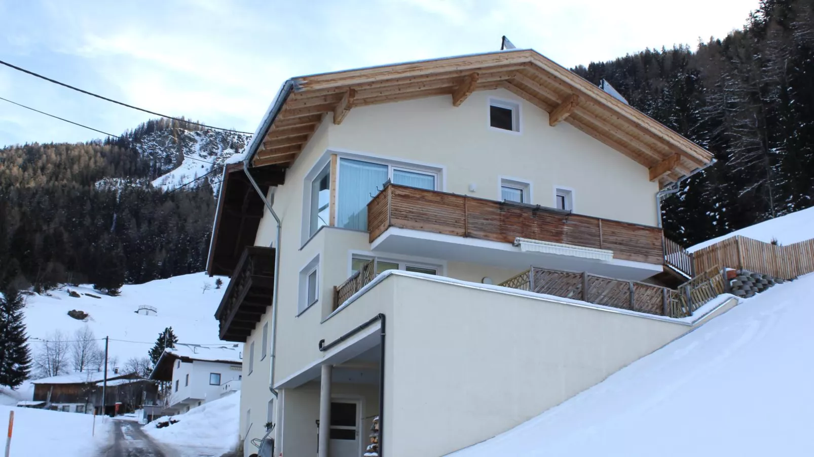 Haus Hauser-Exterior winter