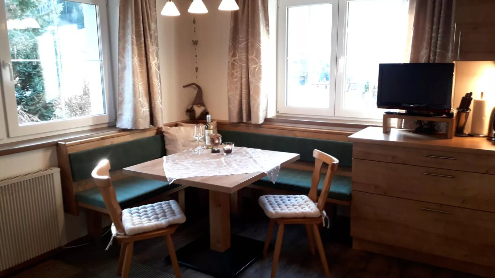Petter 1-Dining room