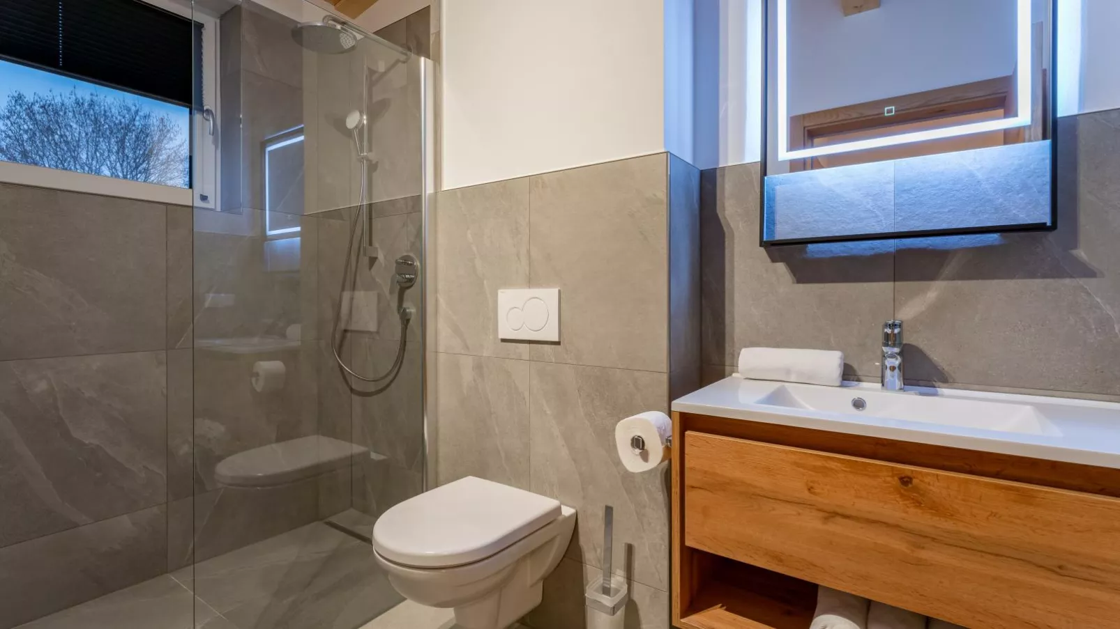 Mountain Chalet Aquarius 5B-Bathroom