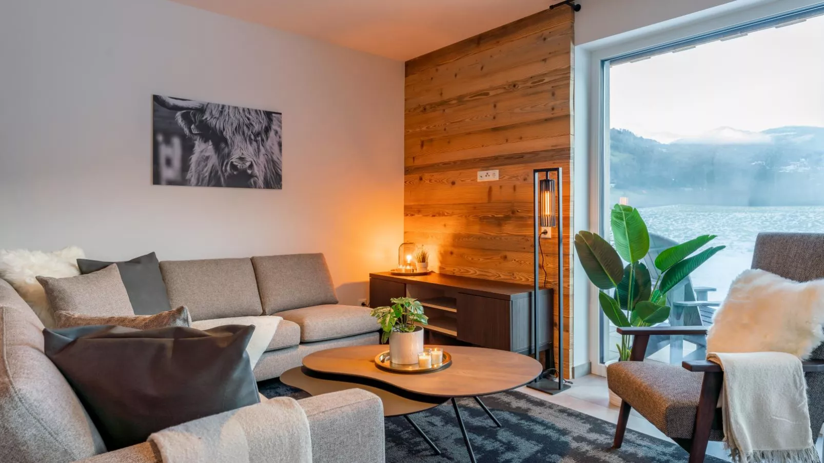 Mountain Chalet Aquarius 5B-Living room