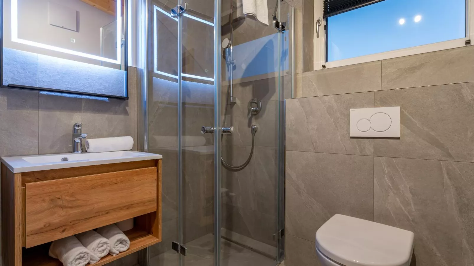 Mountain Chalet Aquarius 5B-Bathroom