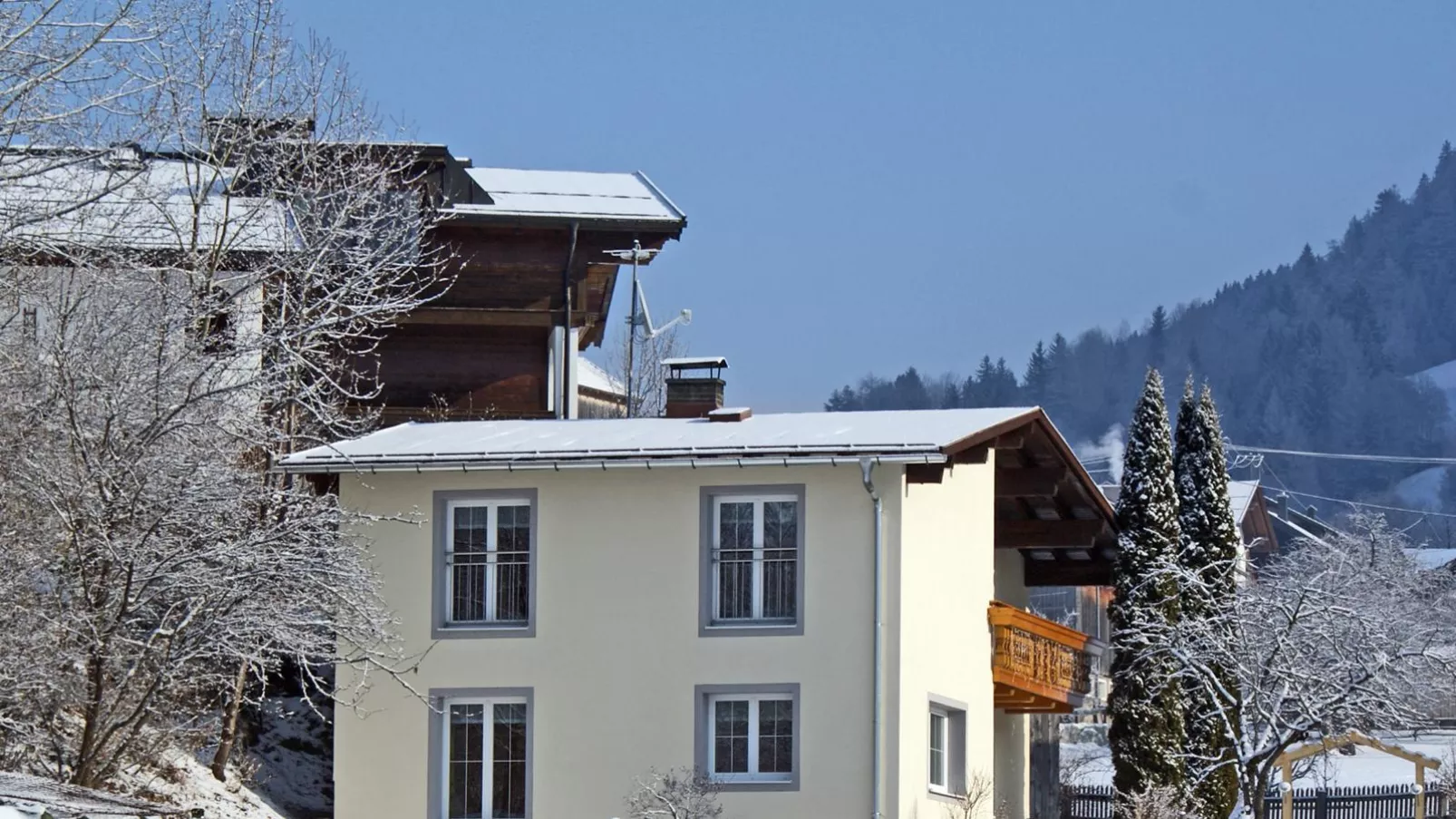 Petter 3-Exterior winter