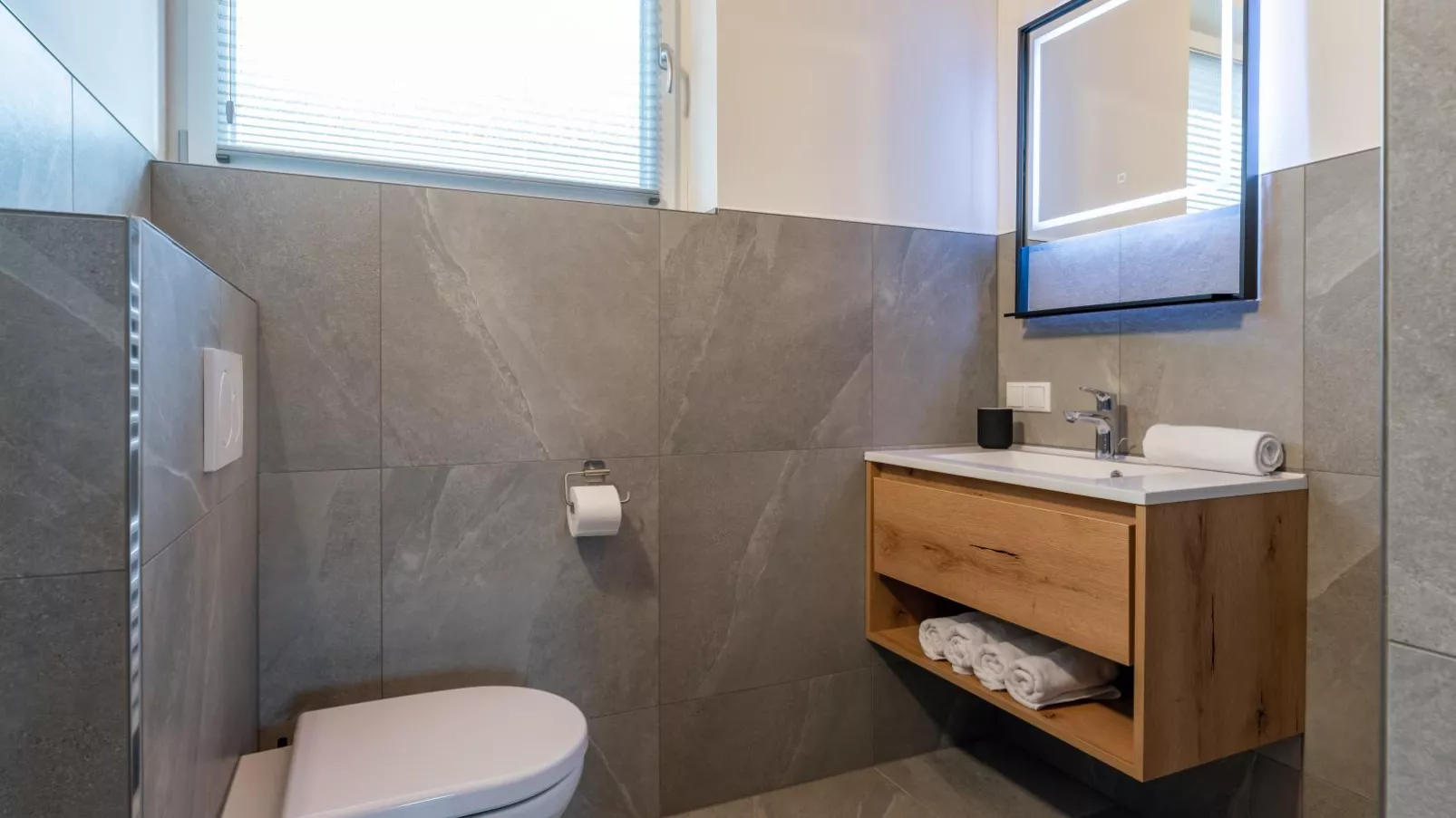 Mountain Chalet Esttes-Bathroom