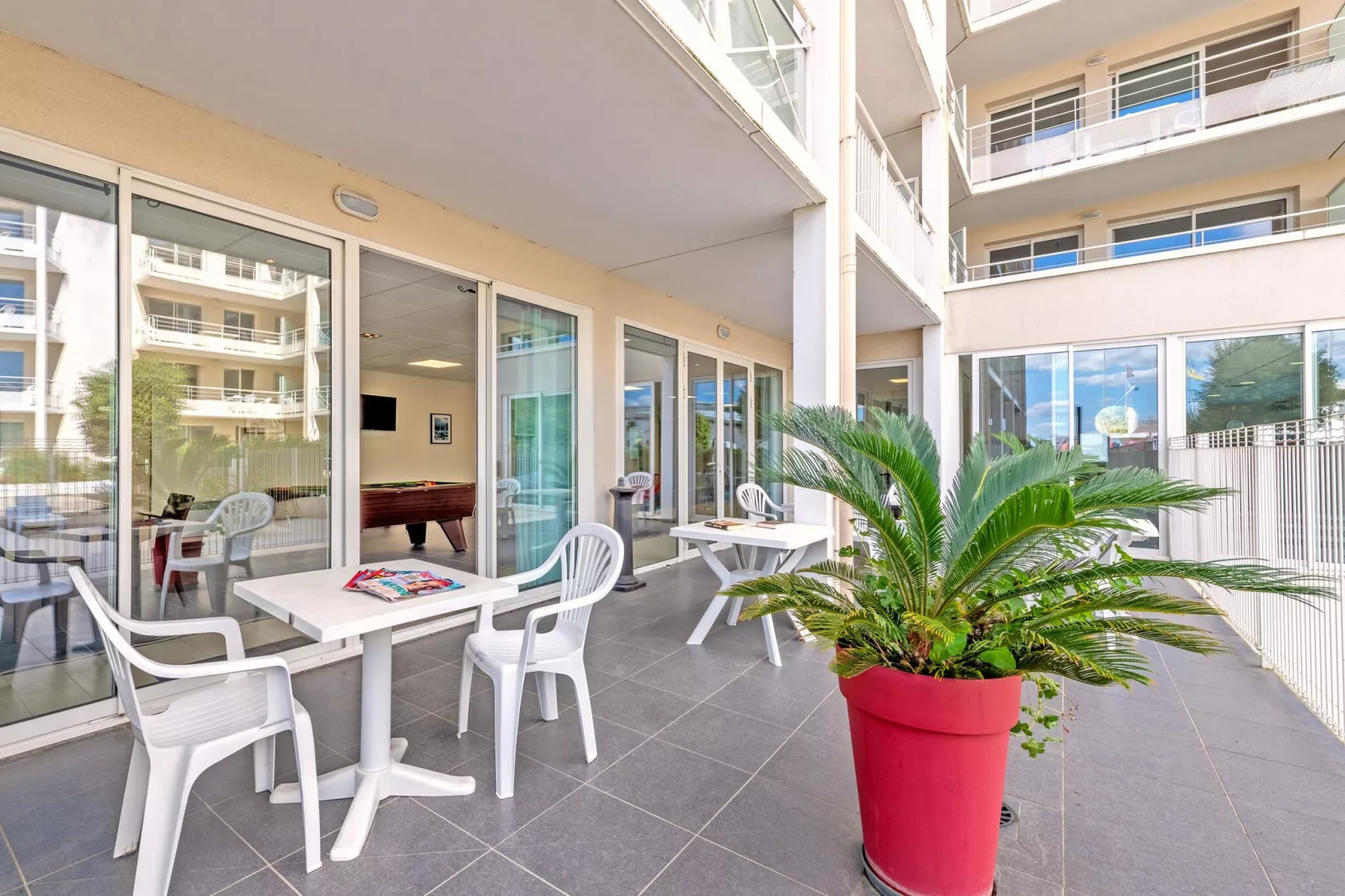 Le Domaine de Bertheaume-Exterior summer