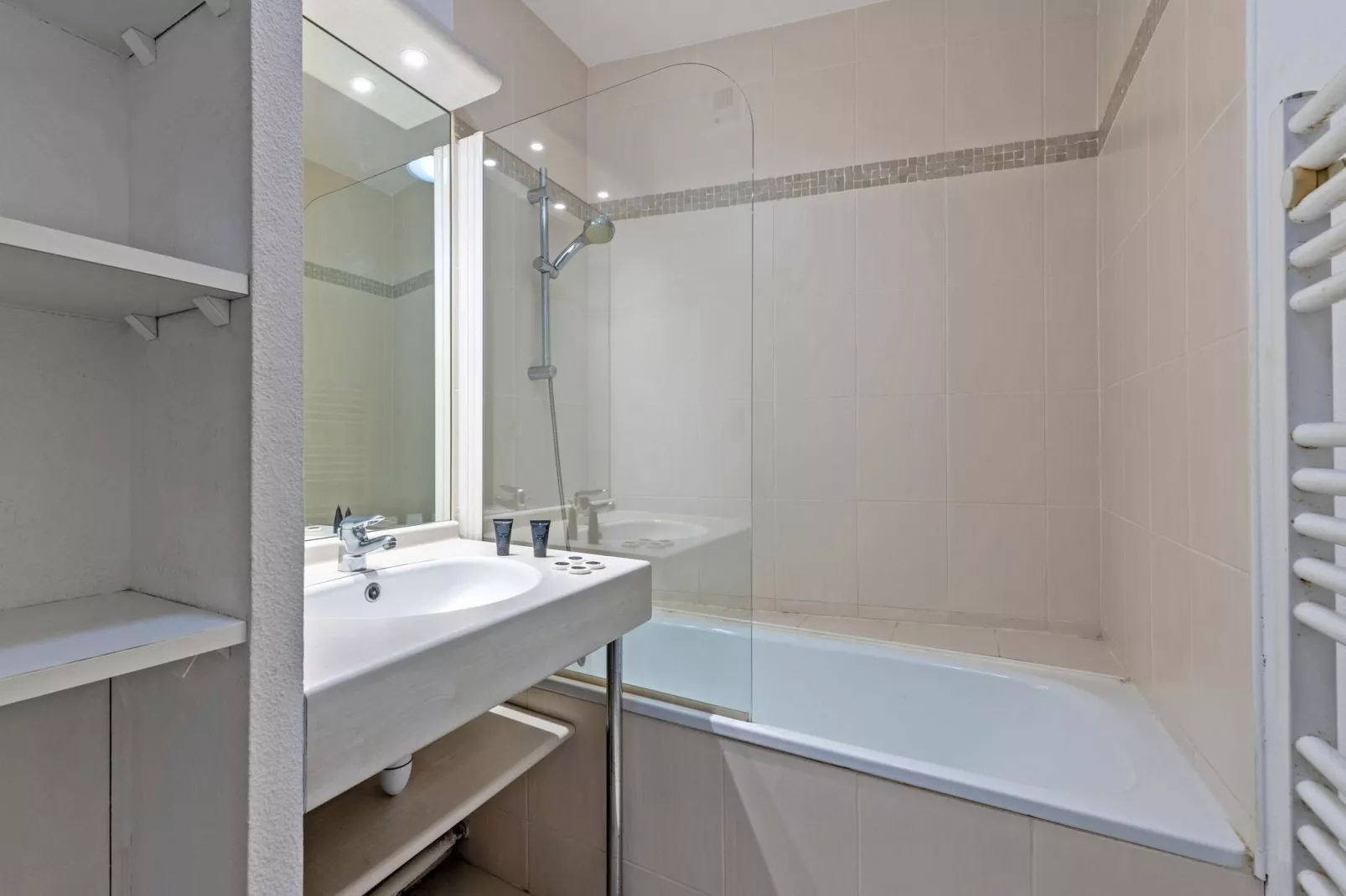 Le Domaine de Bertheaume-Salle de bain