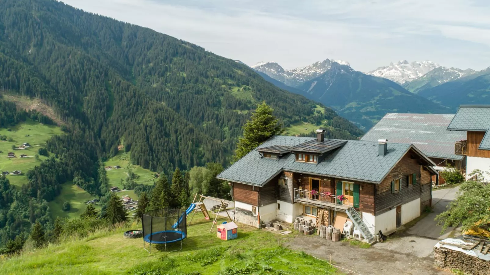 Vonderleu-Exterior summer