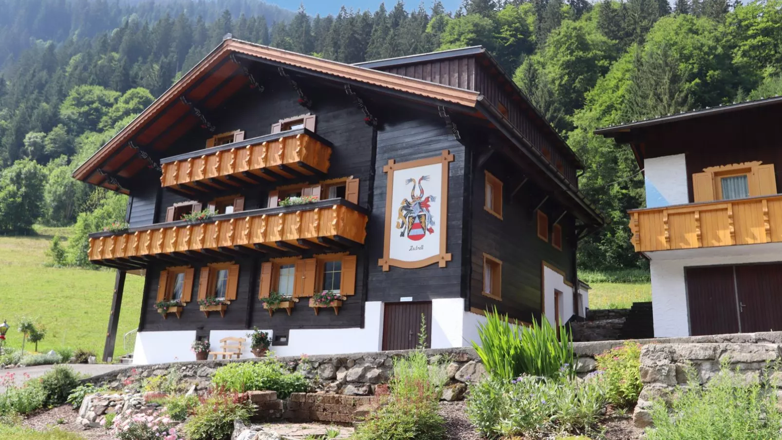 Enzianhof-Außenbereich Sommer