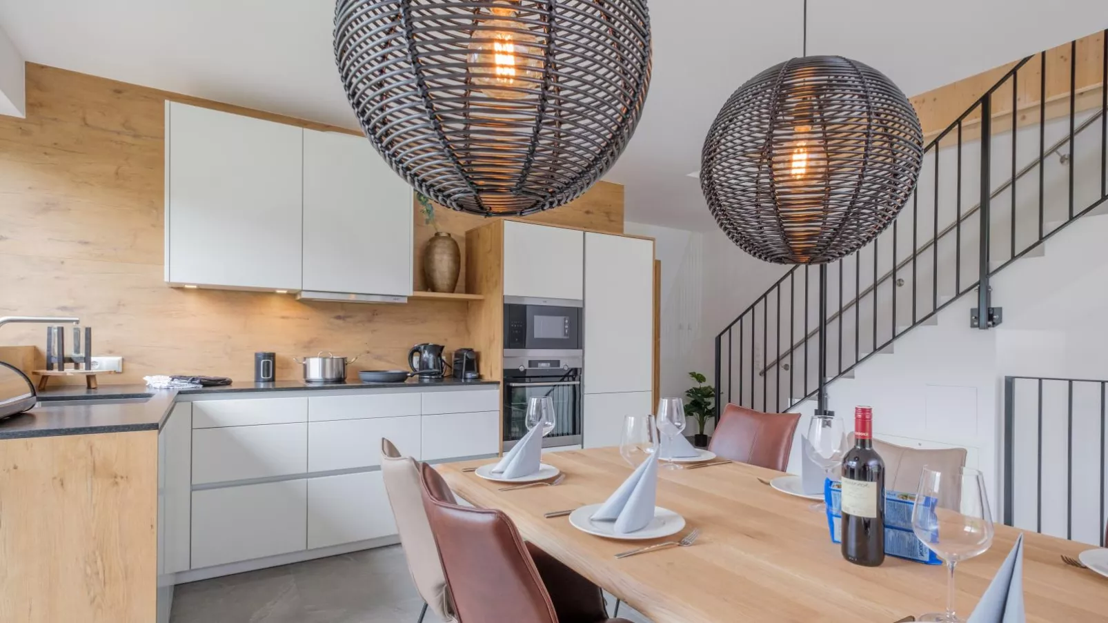Aquarius Haus 7 TOP 16-Dining room