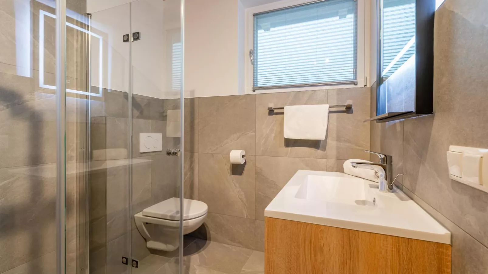 Mountain Chalet Chapeau-Bathroom
