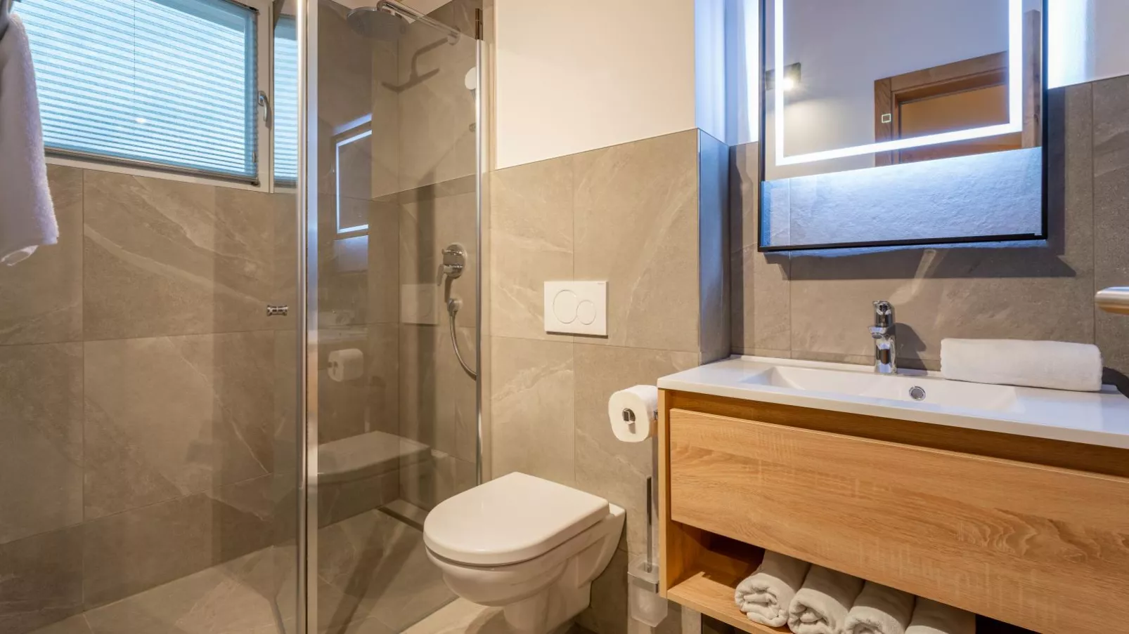 Mountain Chalet Chapeau-Bathroom