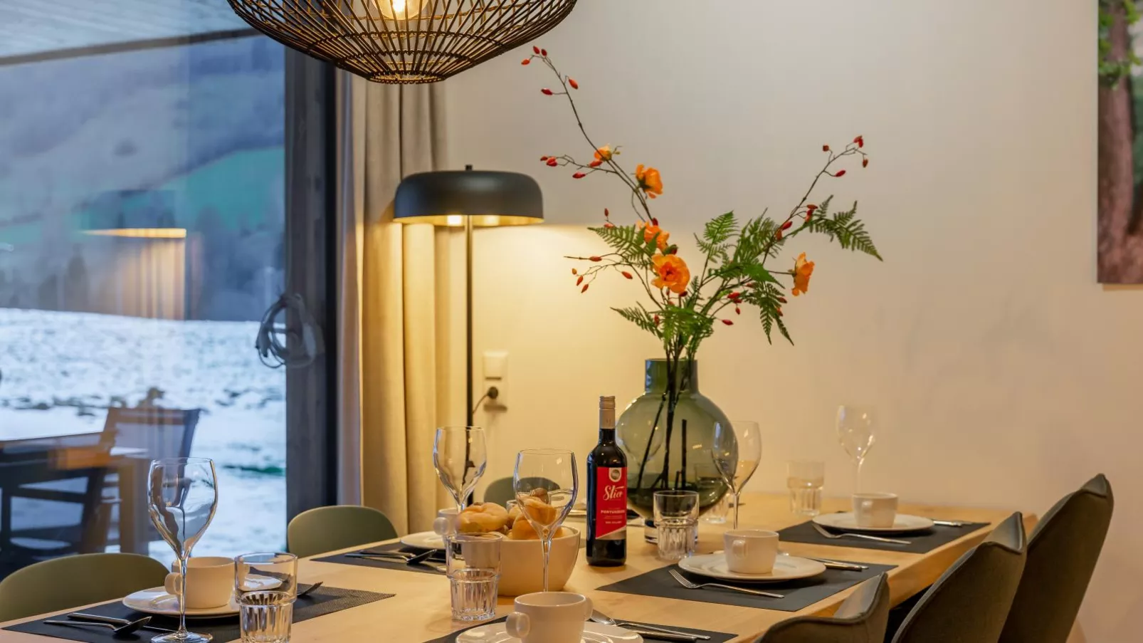 Mountain Chalet Chapeau-Dining room