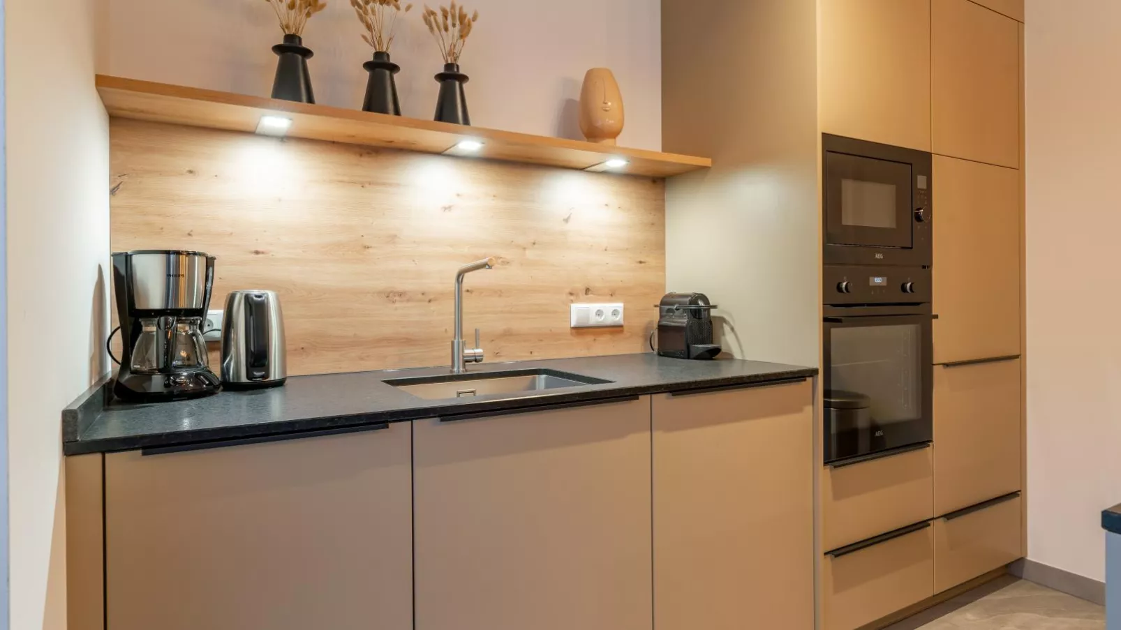 Mountain Chalet Chapeau-Kitchen