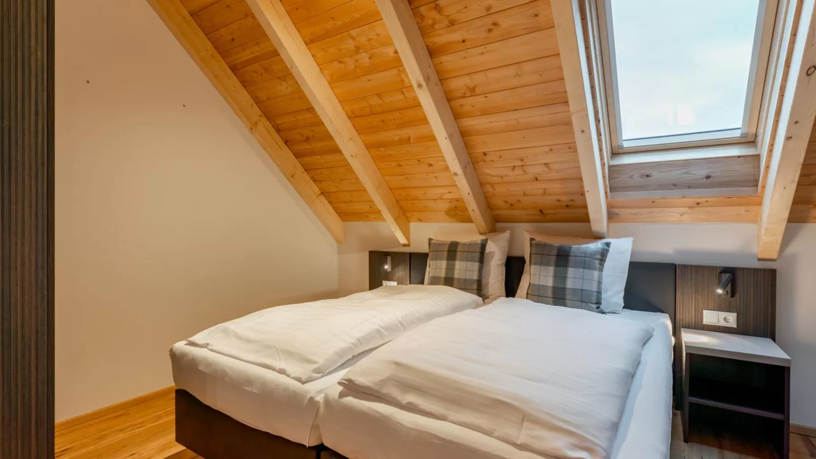 Mountain Chalet Chapeau-Bedroom