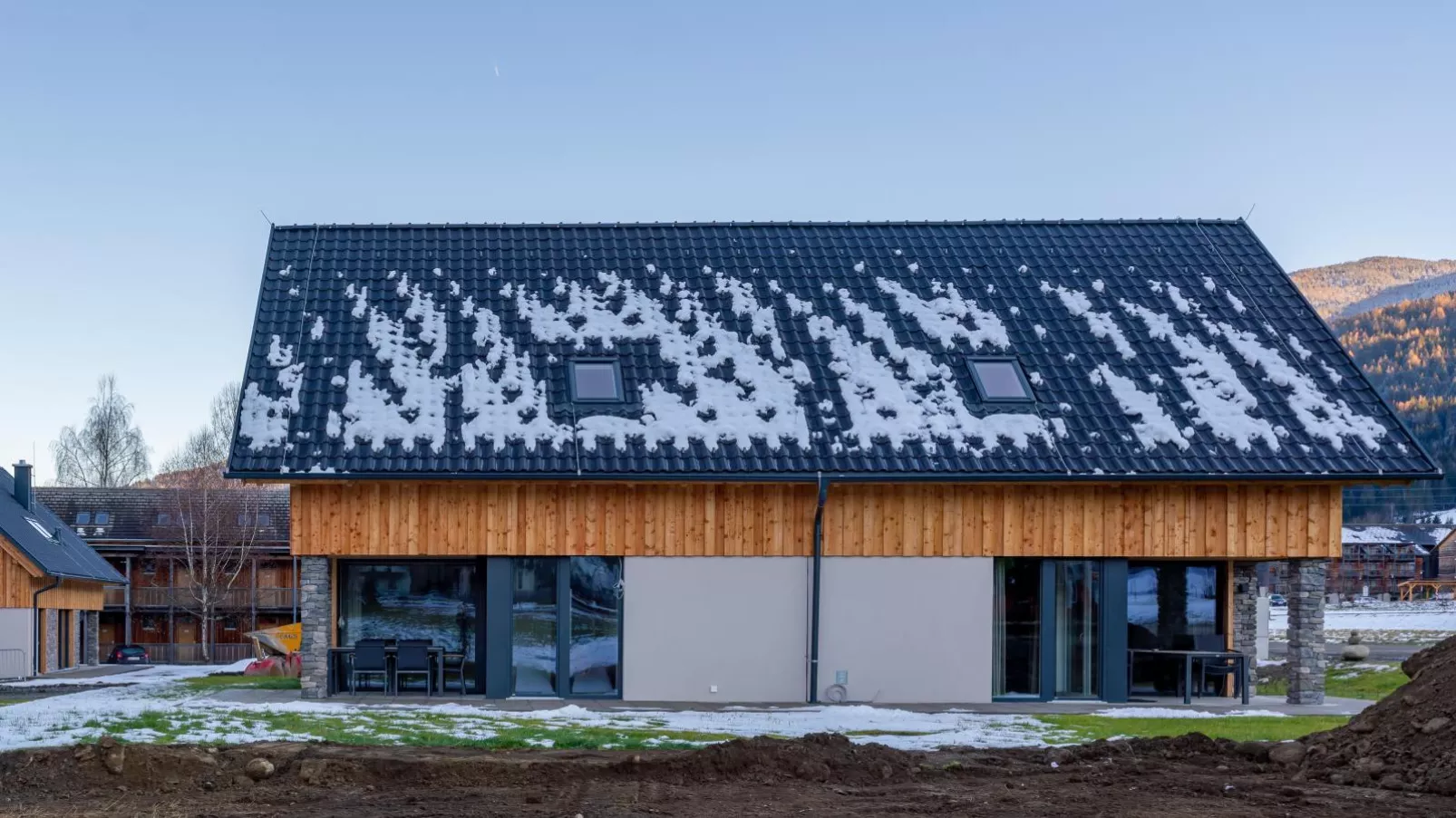 Mountain Chalet Chapeau-Exterior winter
