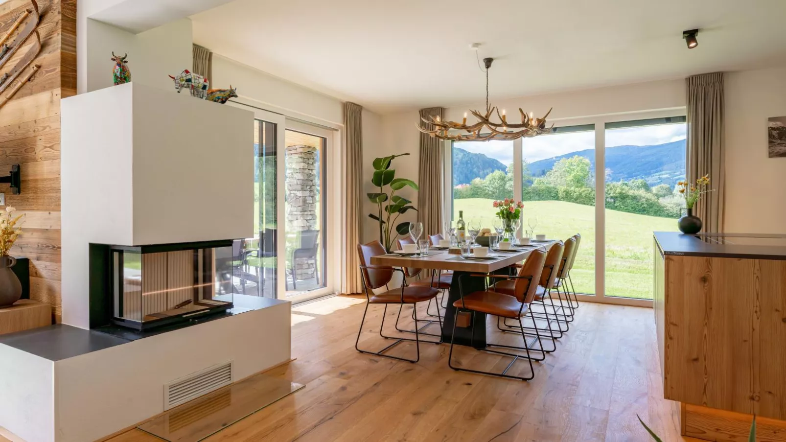 Mountain Vista-Dining room