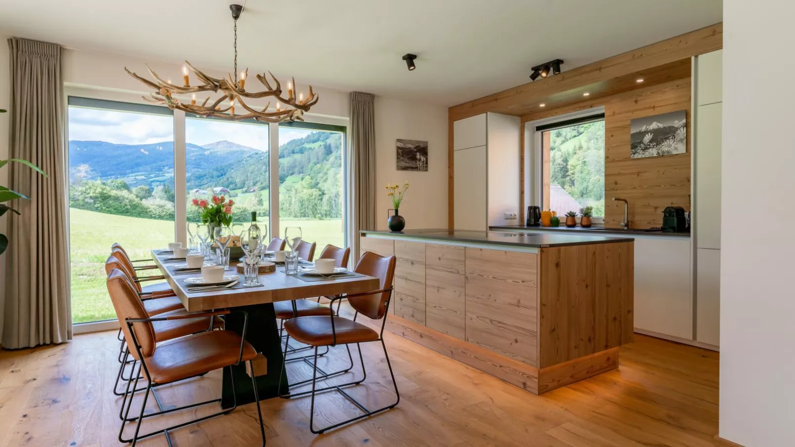 Mountain Vista-Dining room