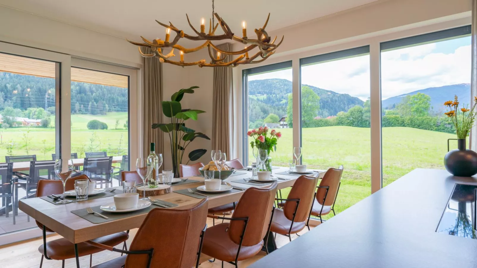 Mountain Vista-Dining room