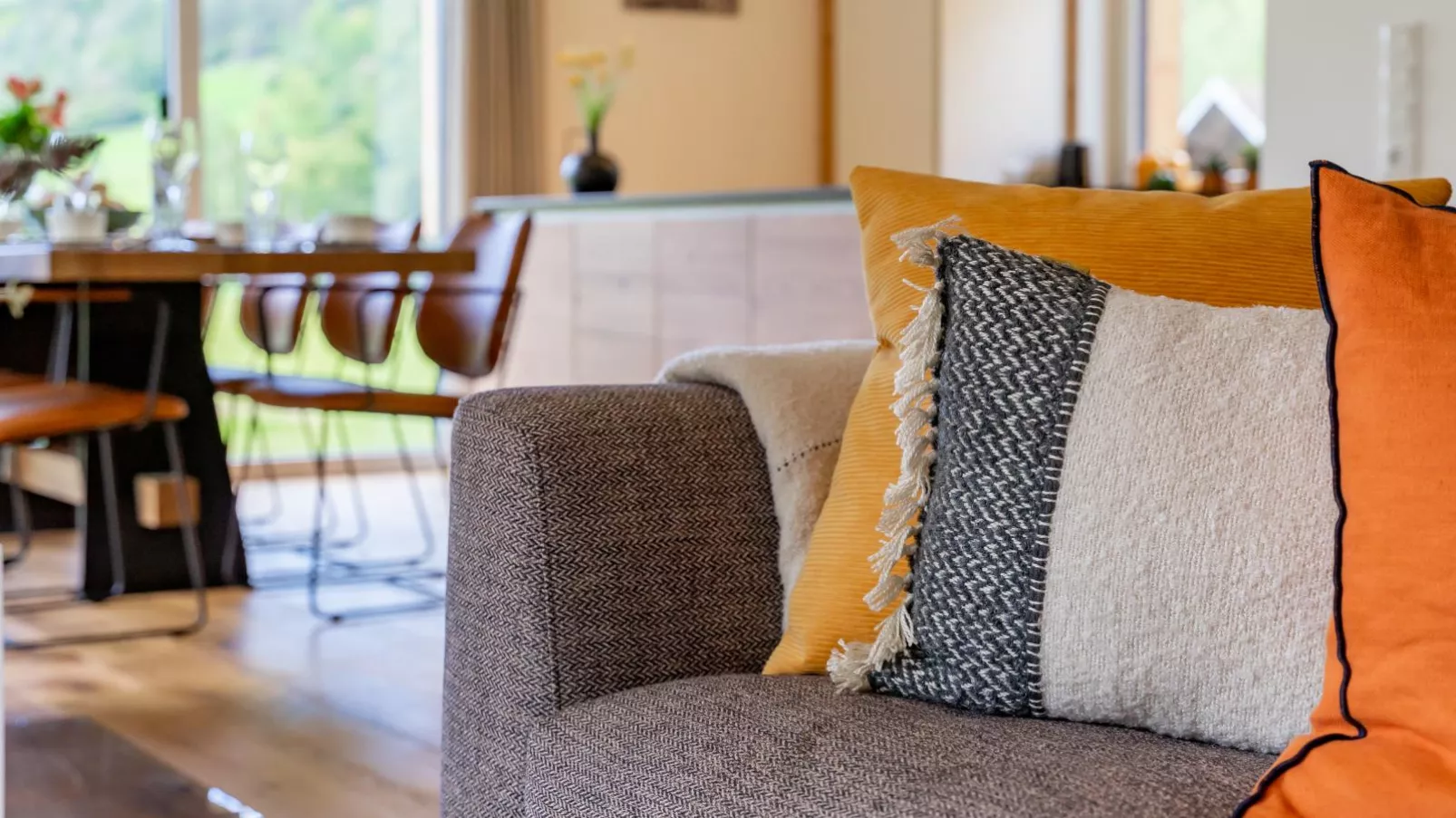 Mountain Vista-Living room