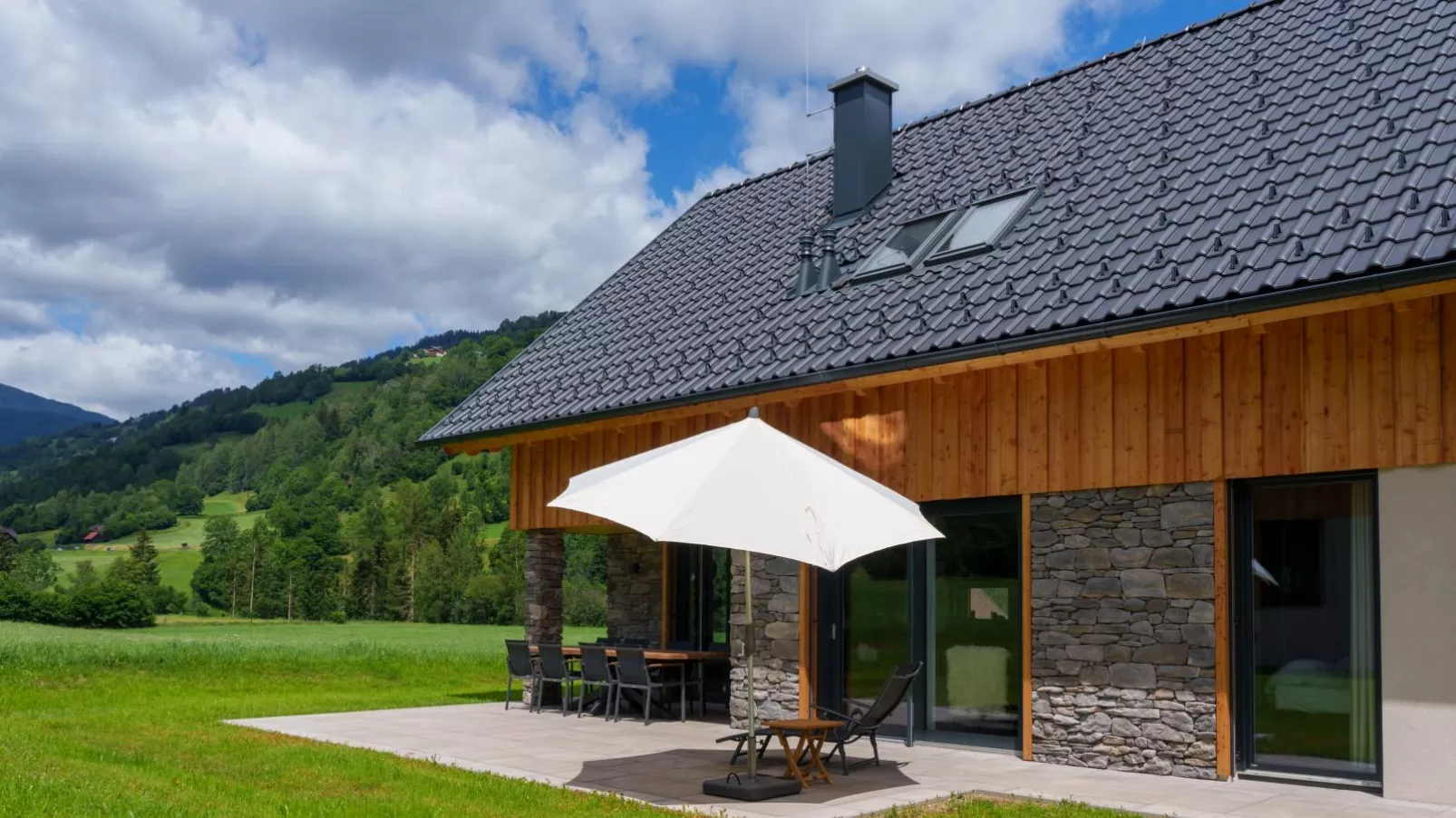 Mountain Vista-Exterior summer