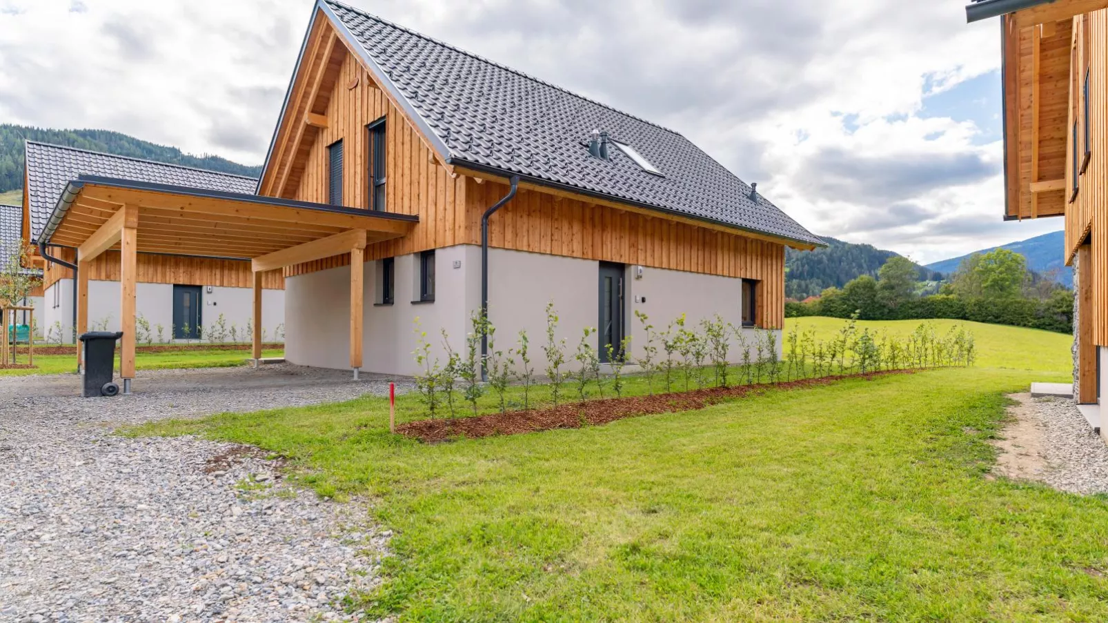 Mountain Vista-Exterior summer