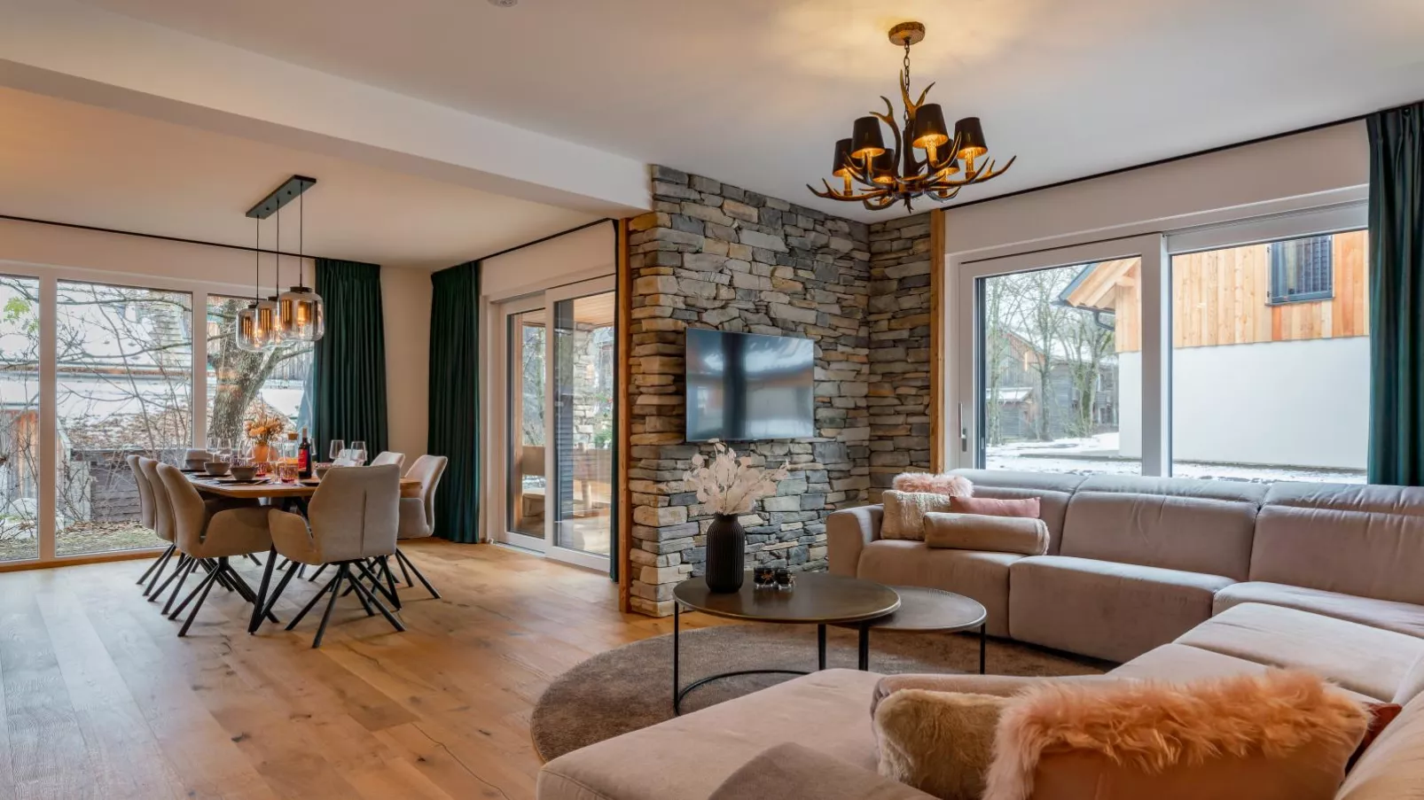 Mountain Chalet Luxx-Living room