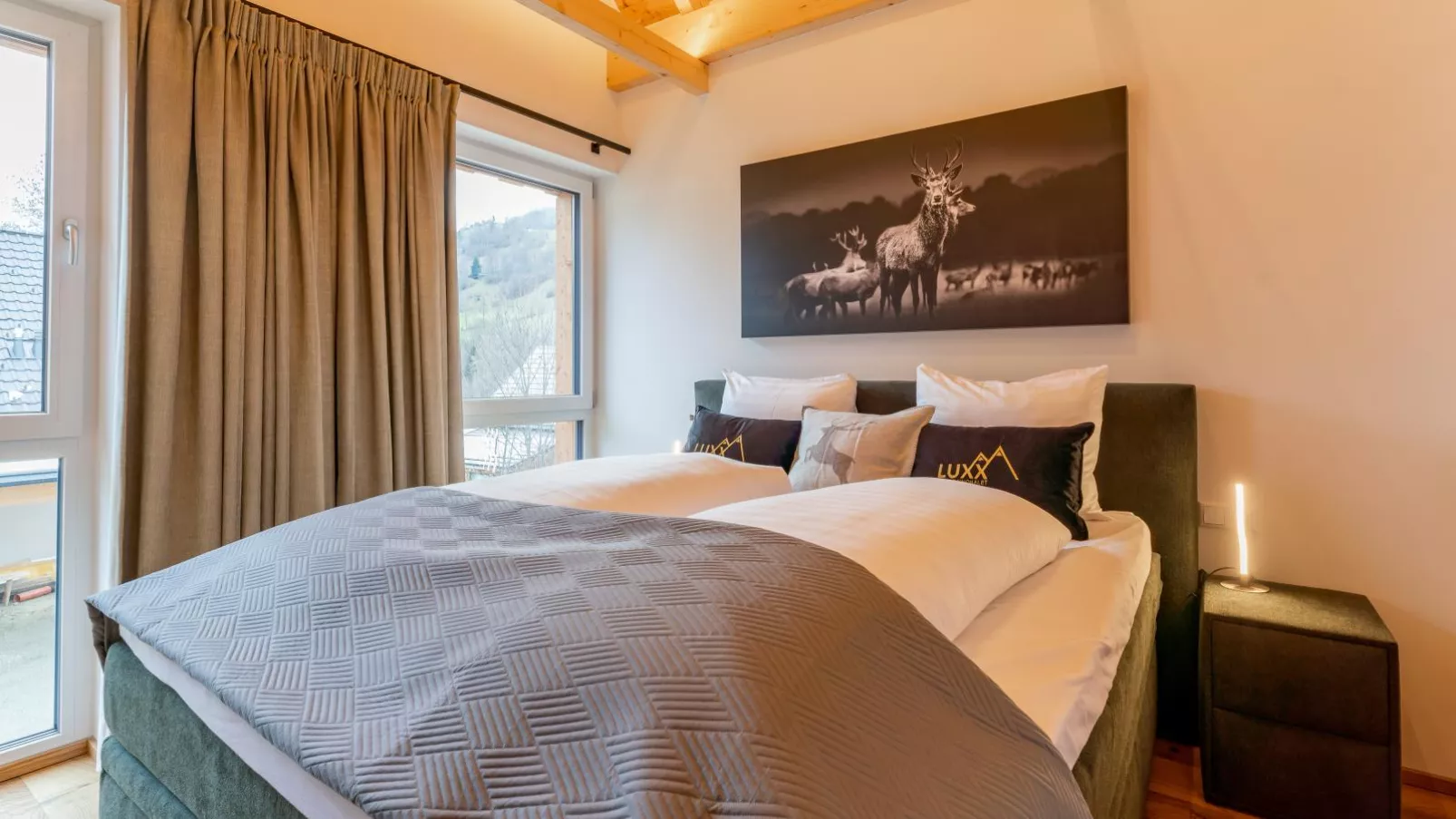 Mountain Chalet Luxx-Bedroom