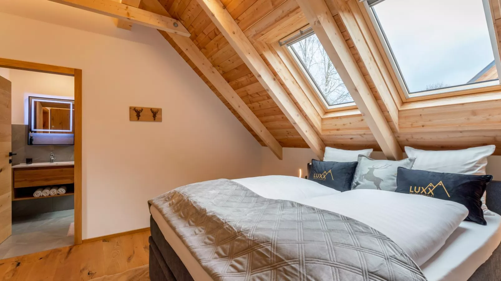 Mountain Chalet Luxx-Bedroom