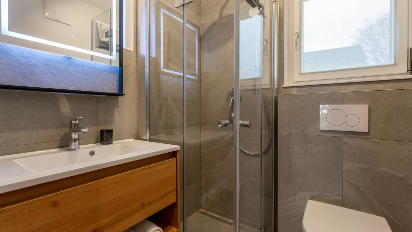 Mountain Chalet Luxx-Bathroom