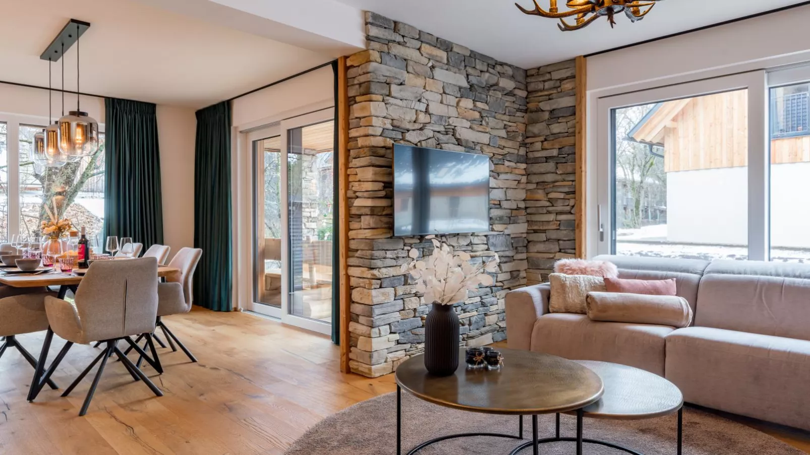 Mountain Chalet Luxx-Living room
