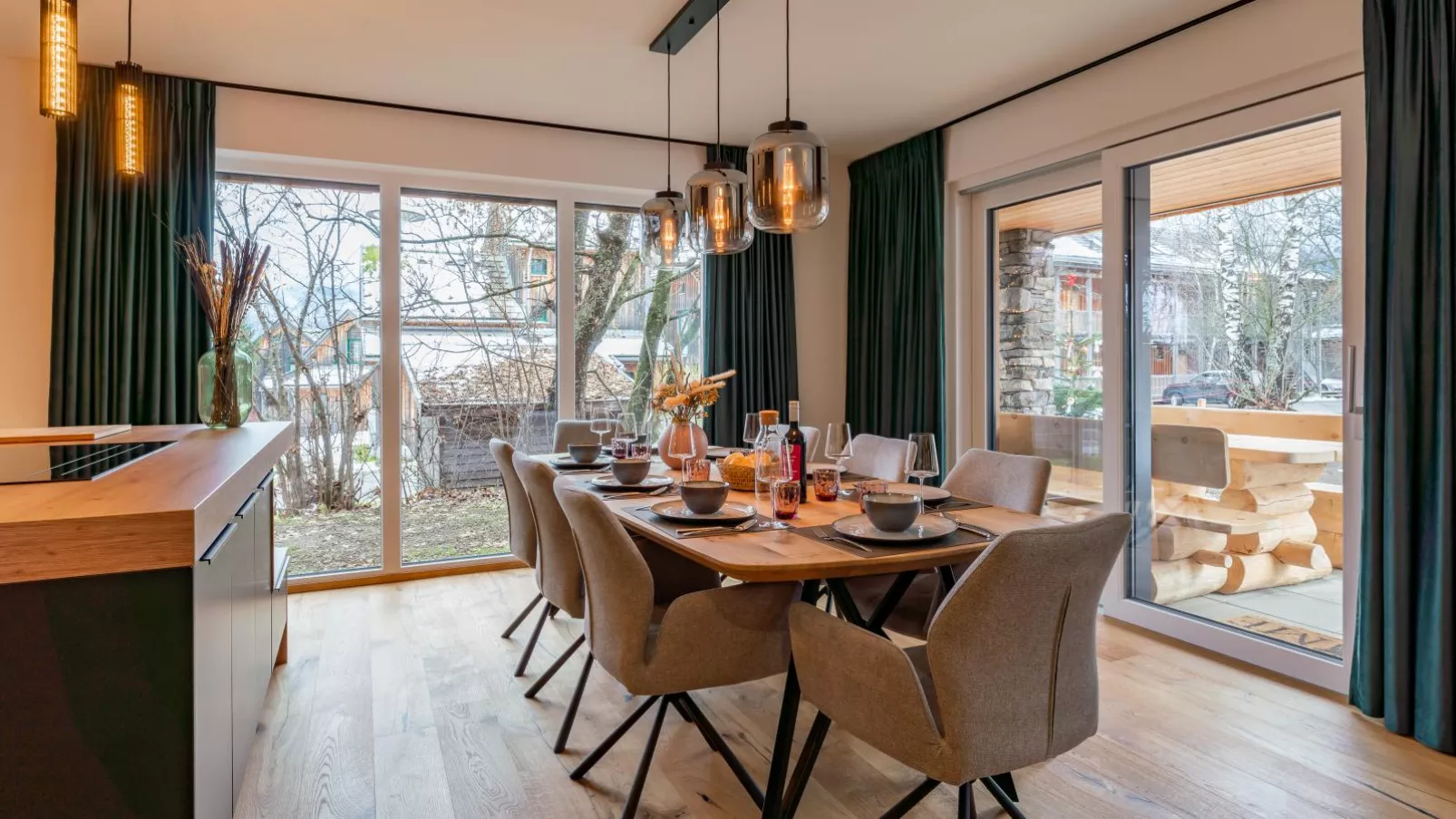 Mountain Chalet Luxx-Dining room