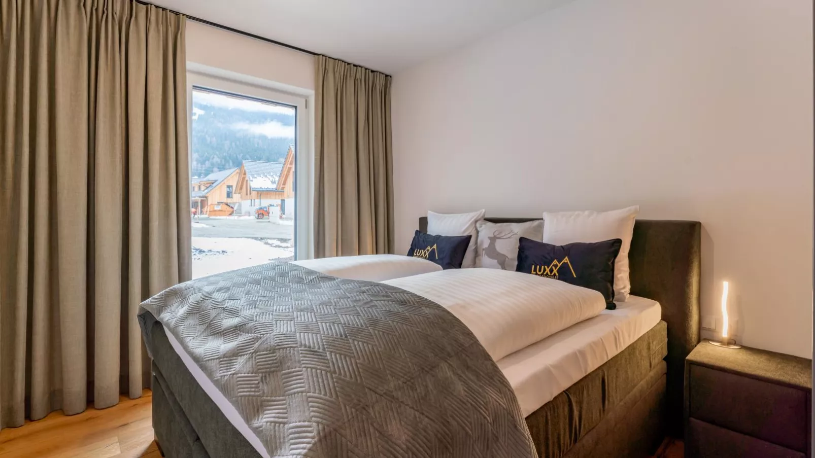 Mountain Chalet Luxx-Bedroom