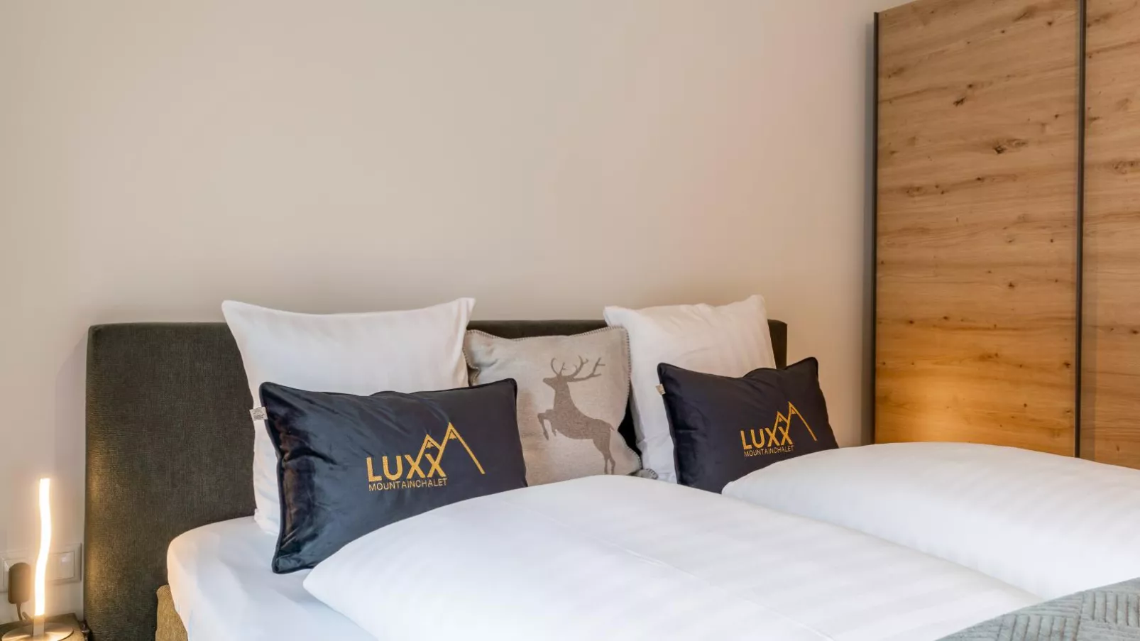 Mountain Chalet Luxx-Bedroom
