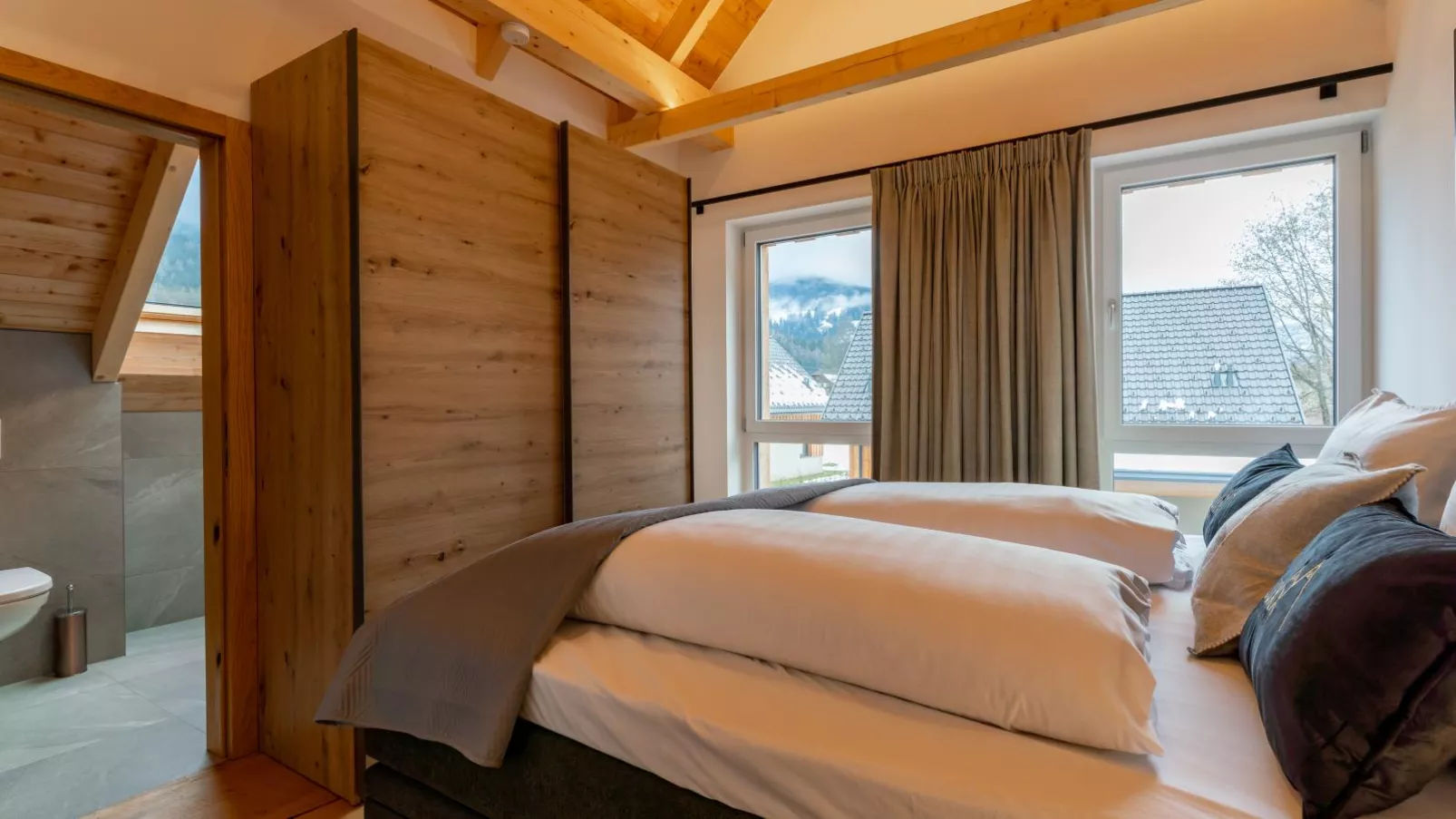 Mountain Chalet Luxx-Bedroom