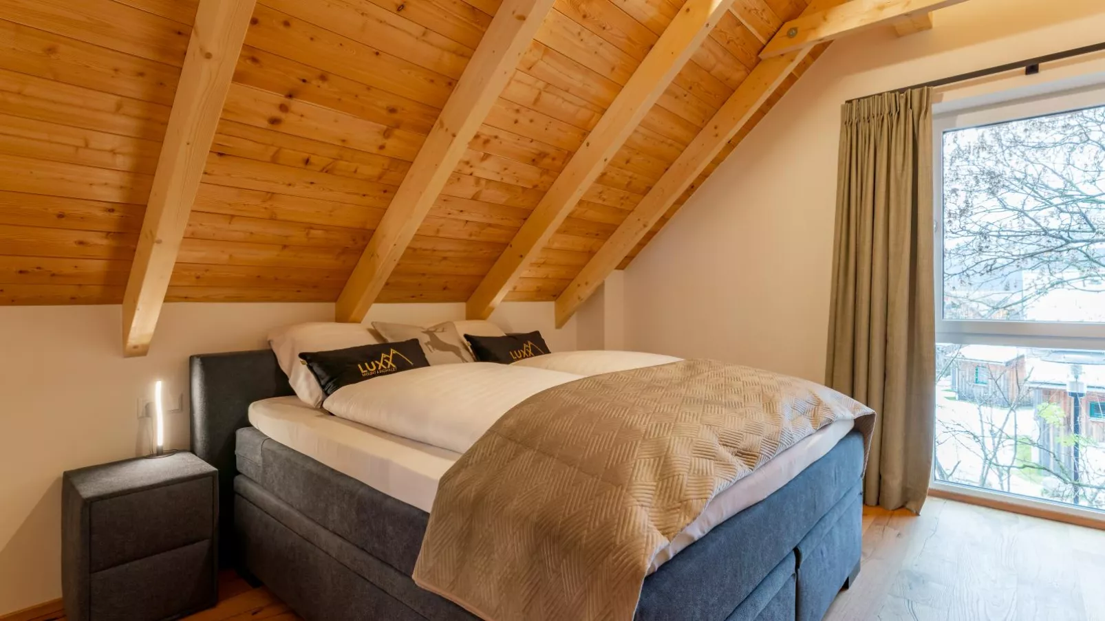 Mountain Chalet Luxx-Bedroom