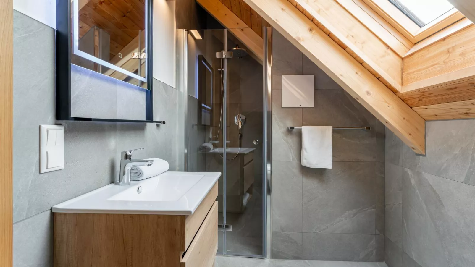 Mountain Chalet Bergfreund-Bathroom