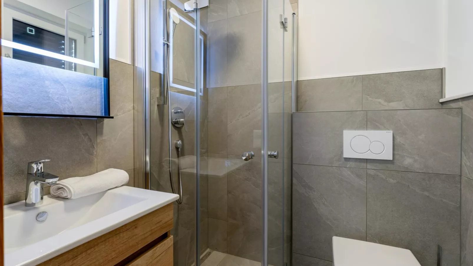 Mountain Chalet Bergfreund-Bathroom
