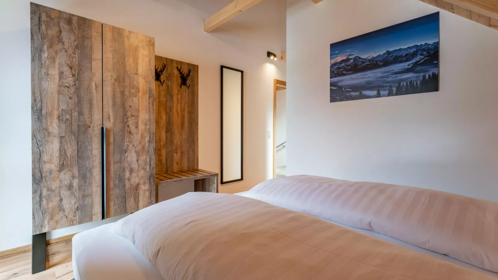 Mountain Chalet Dahoam-Bedroom