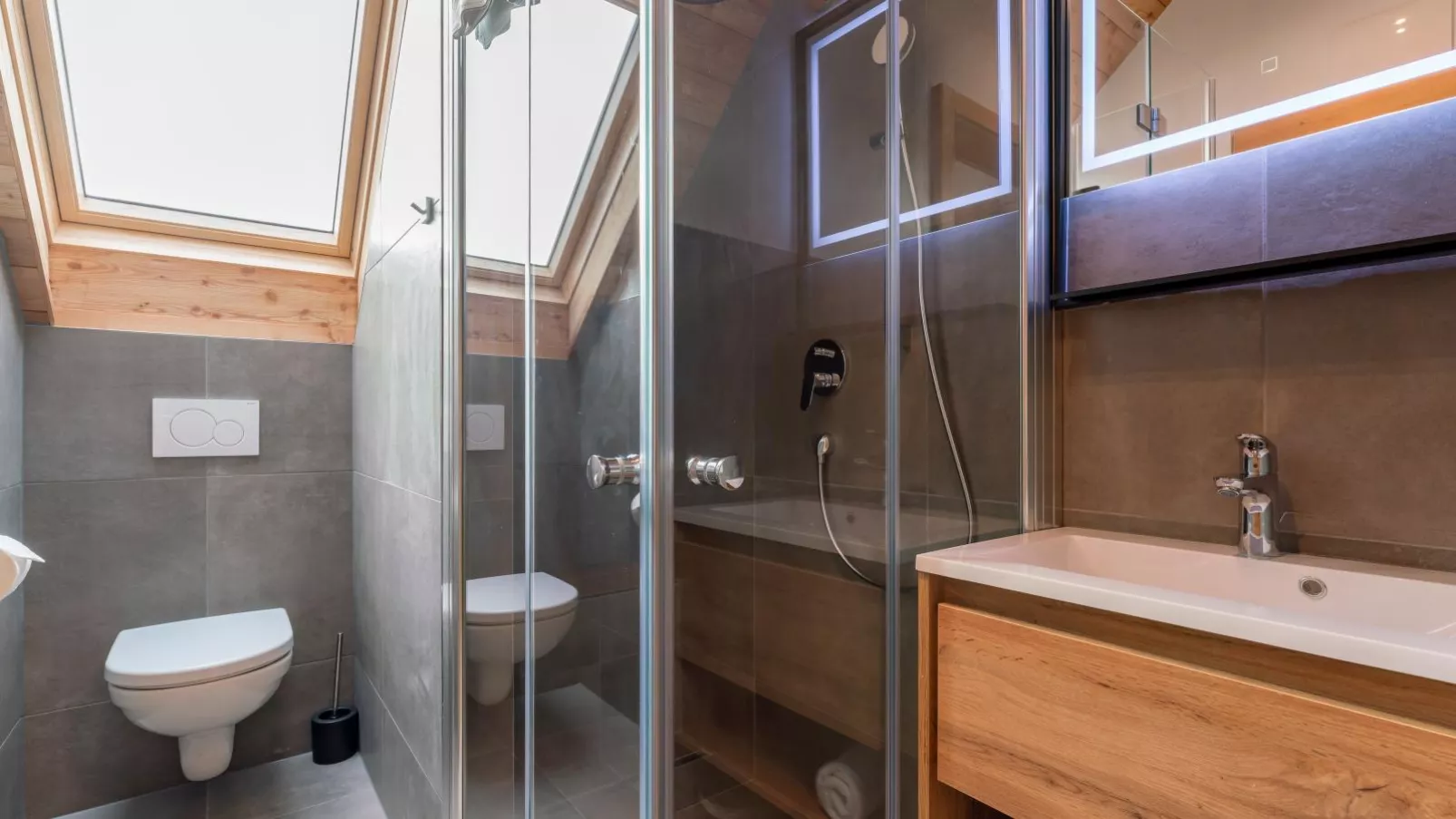 Mountain Chalet Dahoam-Bathroom