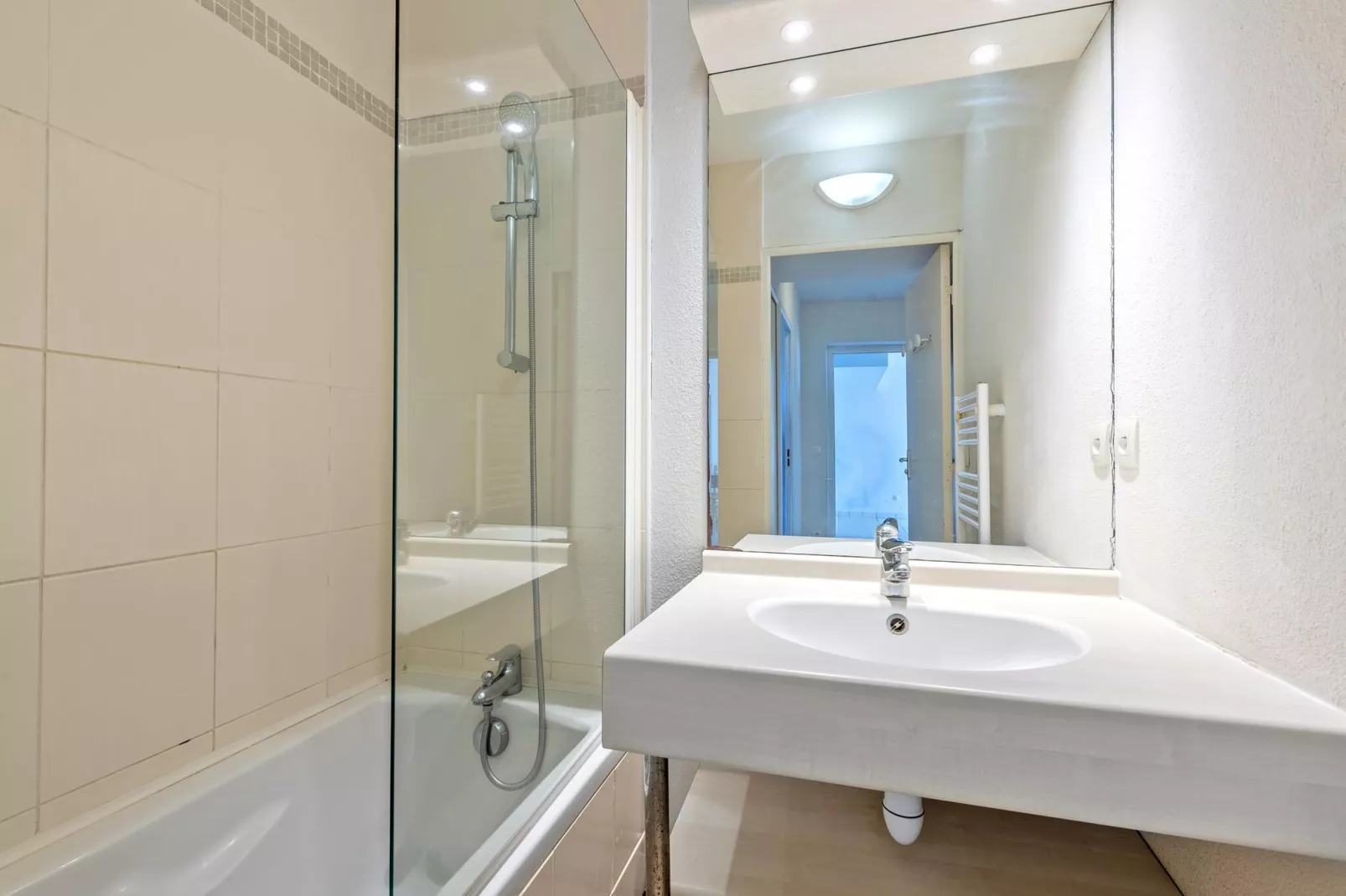 Le Domaine de Bertheaume-Salle de bain