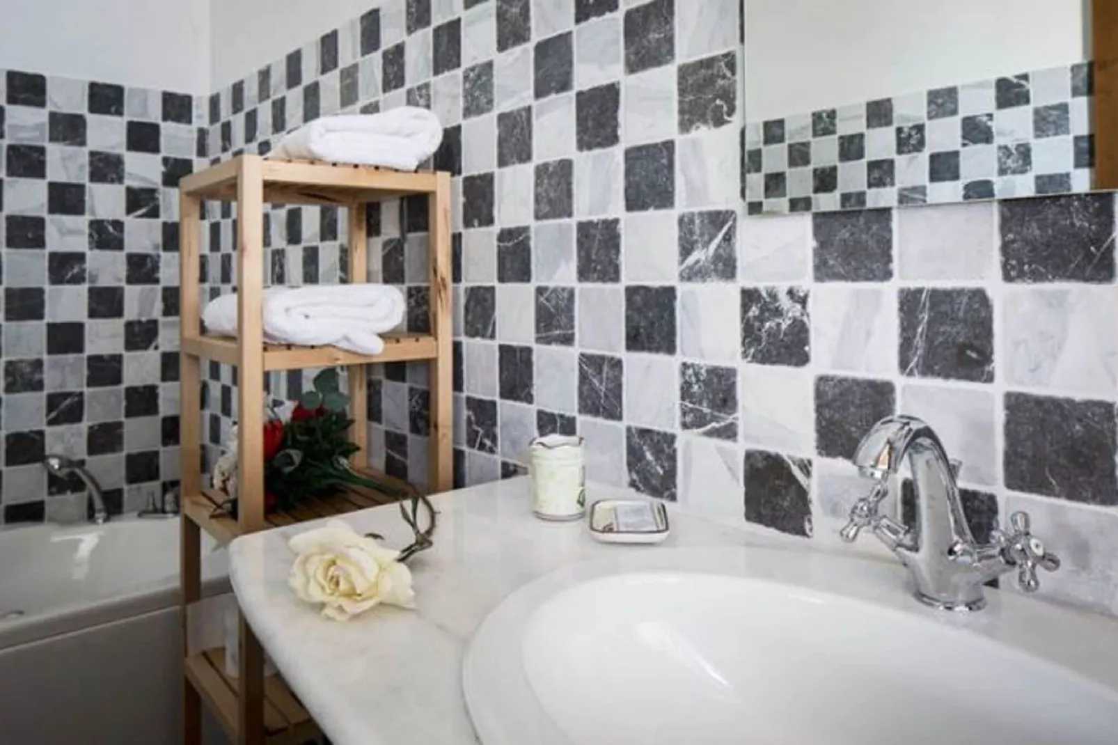 Cardo-Bathroom