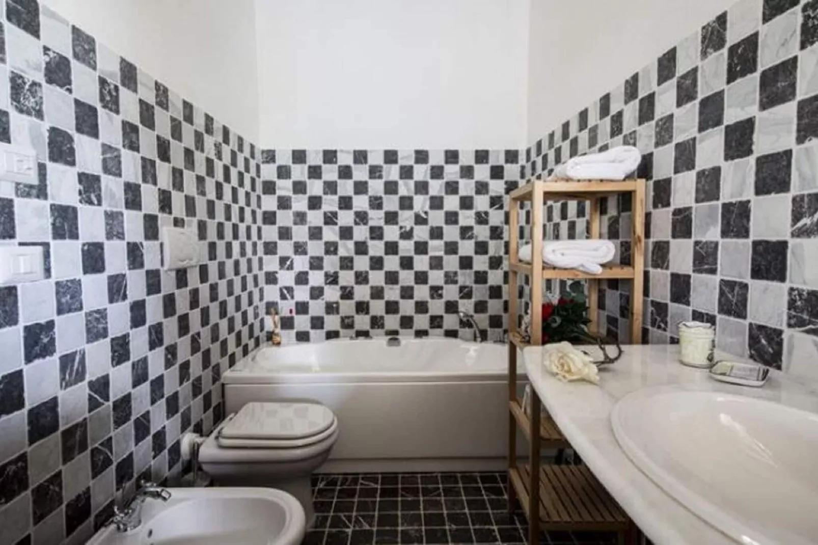 Cardo-Bathroom