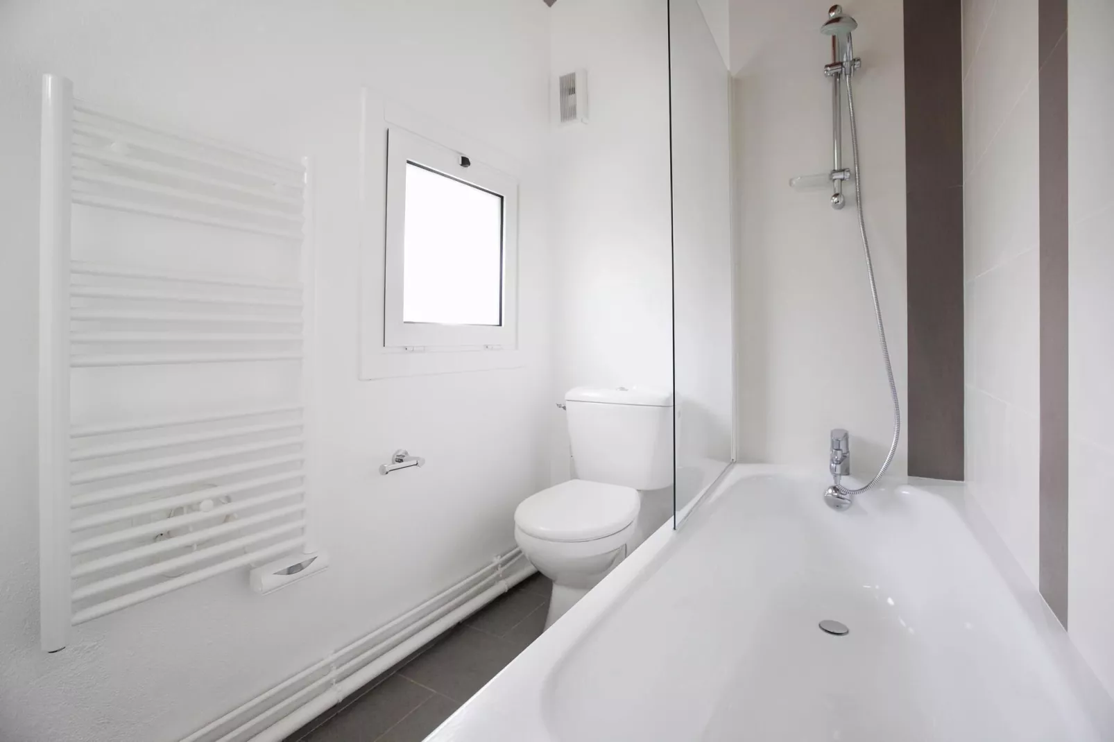 Holiday complex Golfe du Morbihan Larmor-Baden // Apt 3 pcs 5 pers et 1 bébé 2 salles d'eau-Bathroom