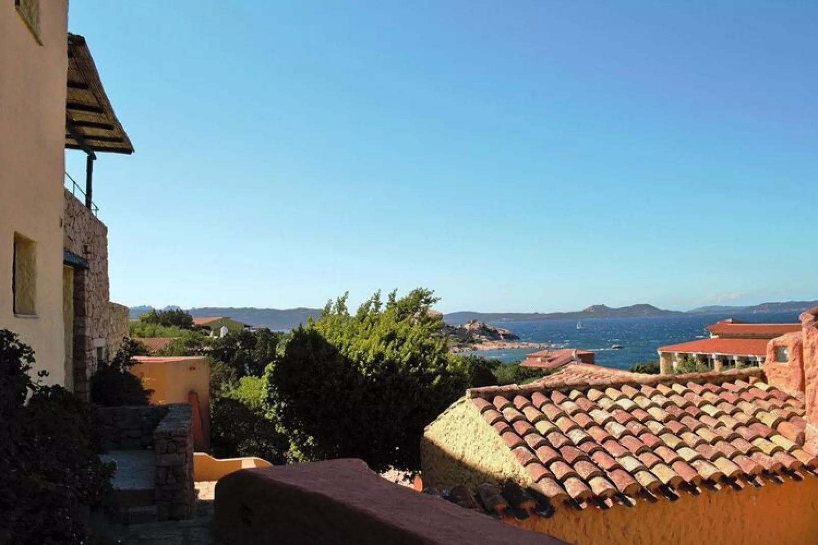 Holiday residence I Cormorani, Baja Sardinia-50 qm-Vue d'été