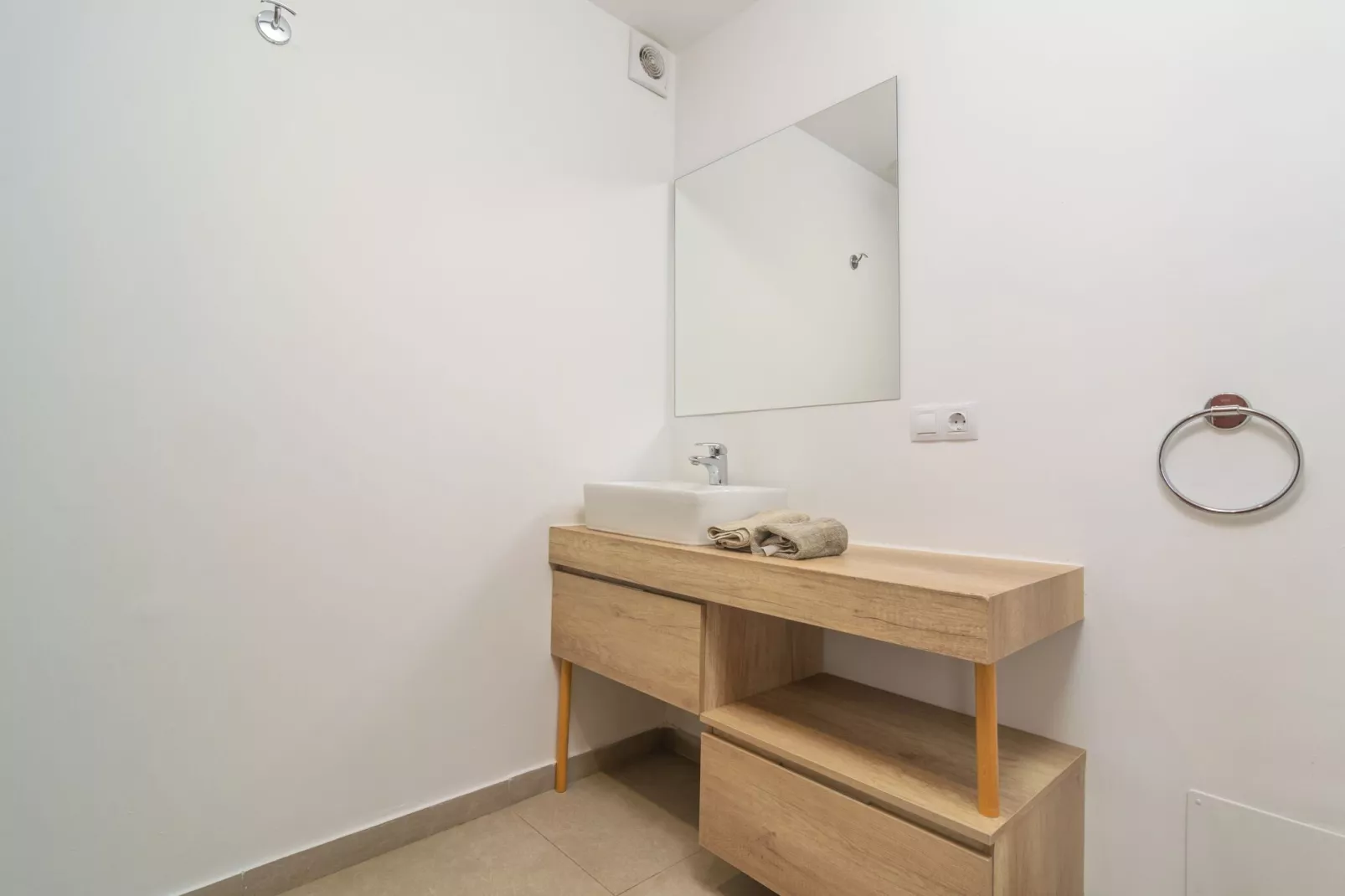 Can Tibela-Bathroom