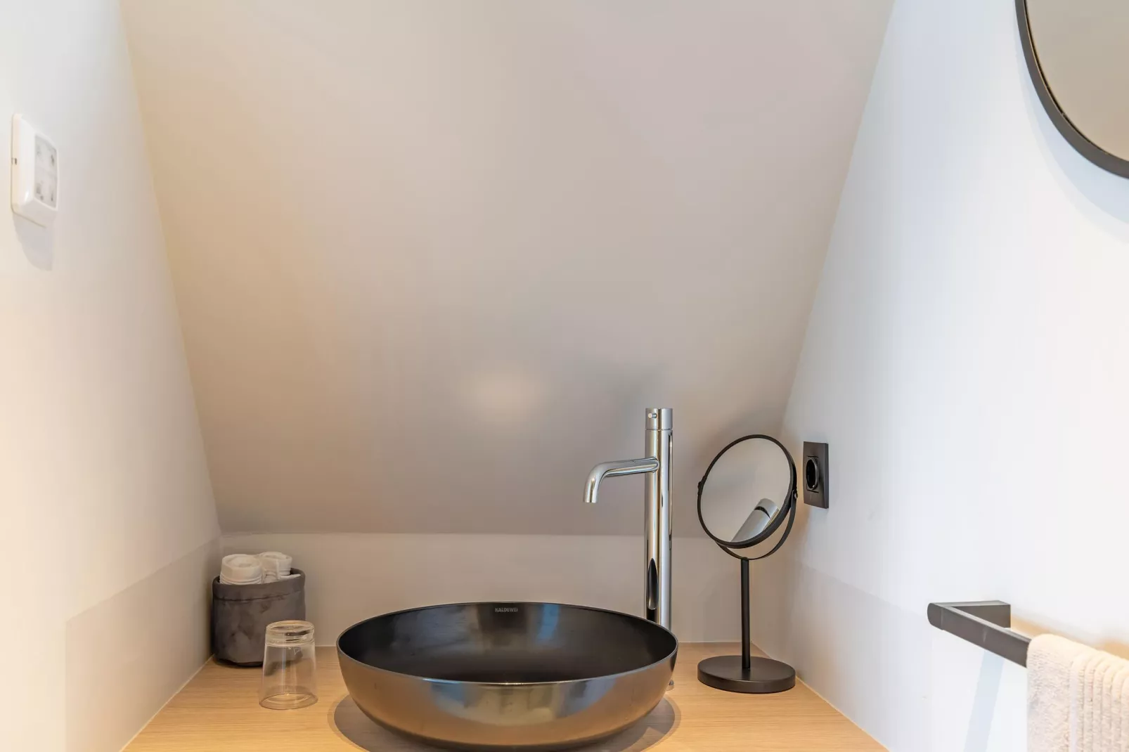 Charlie's house-Bathroom