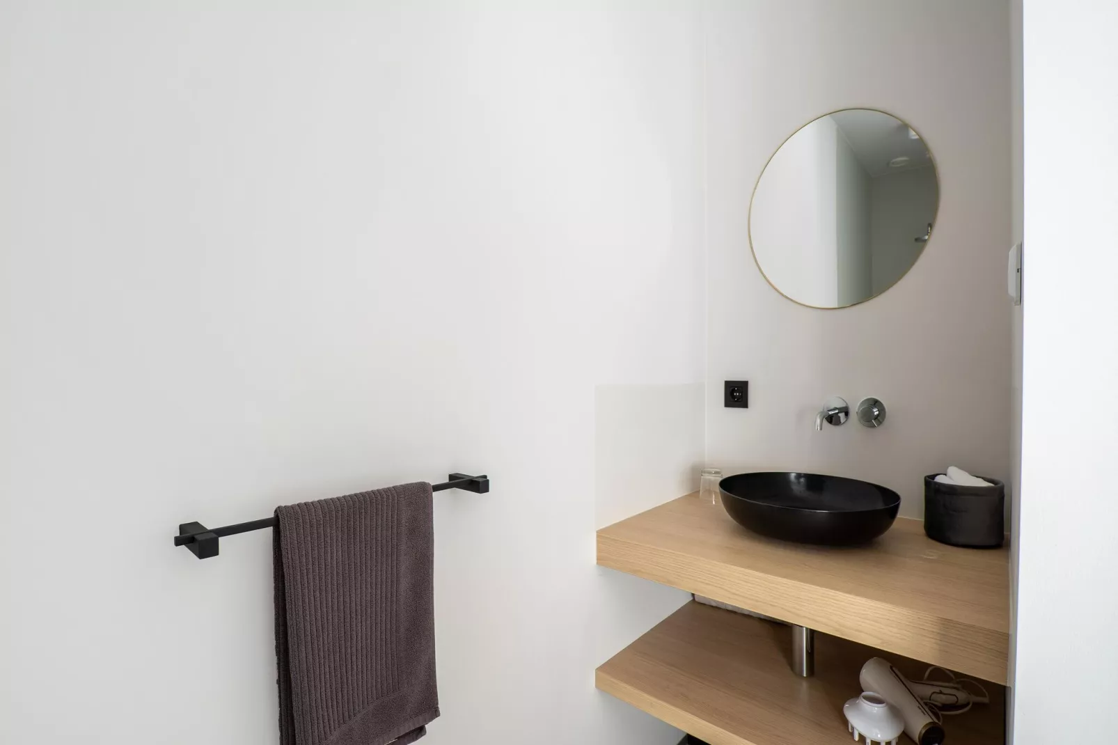 Charlie's house-Bathroom