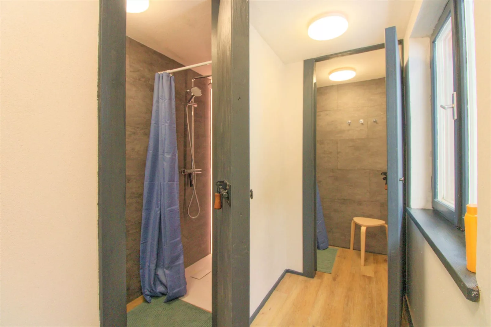 Backyard Mountain Hostel-Bathroom