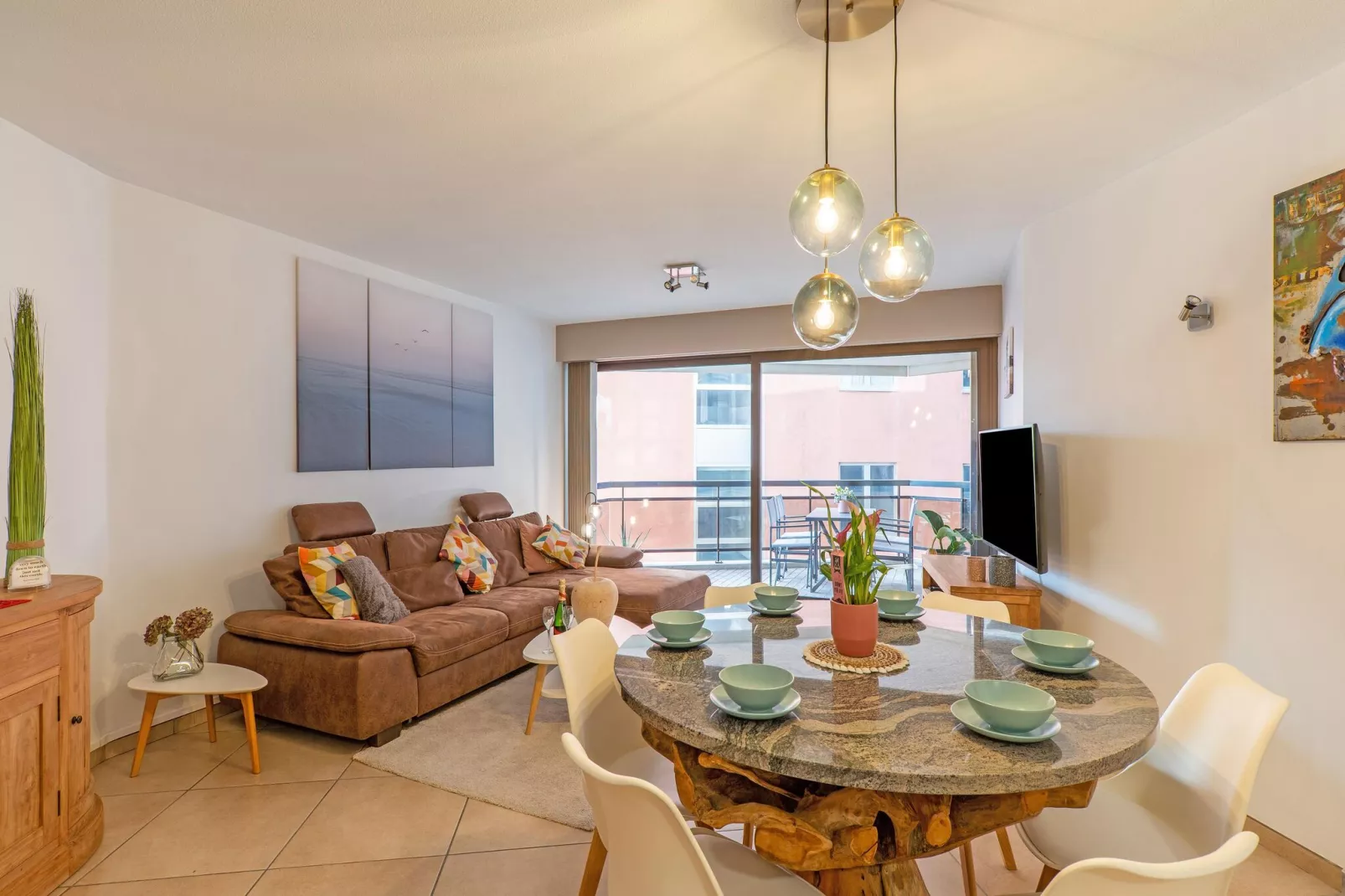 Central Place-Living room