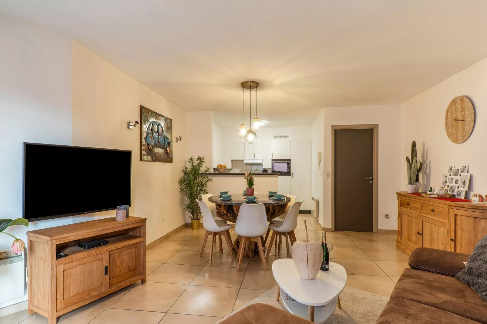 Central Place-Living room